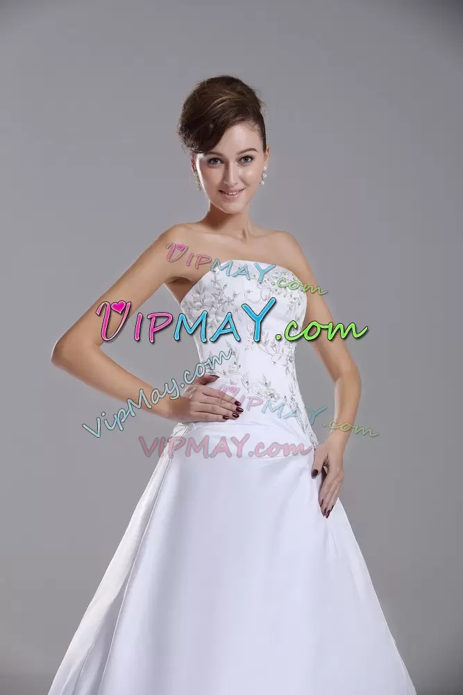 White Ball Gowns Taffeta Strapless Sleeveless Embroidery Lace Up Wedding Gowns Brush Train