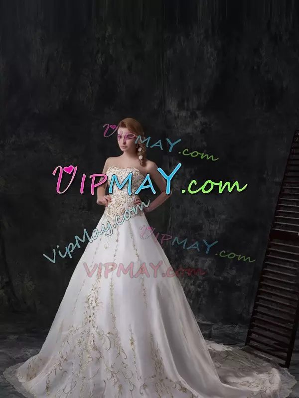 Sweetheart Sleeveless Wedding Gown With Train Beading and Embroidery White Organza