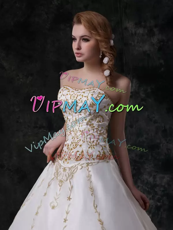 Sweetheart Sleeveless Wedding Gown With Train Beading and Embroidery White Organza