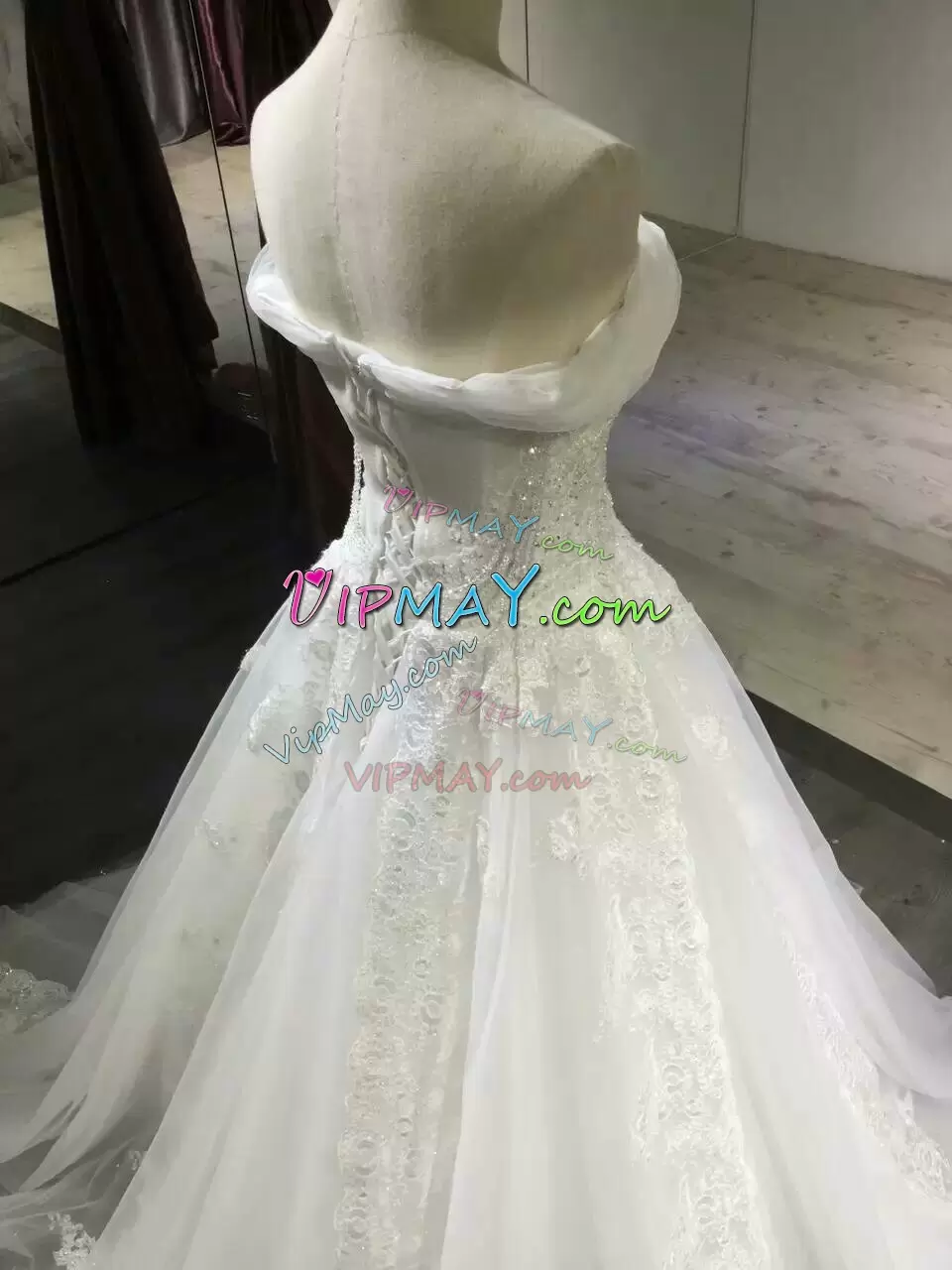 Sleeveless Tulle With Train Court Train Lace Up Wedding Dresses in White with Appliques