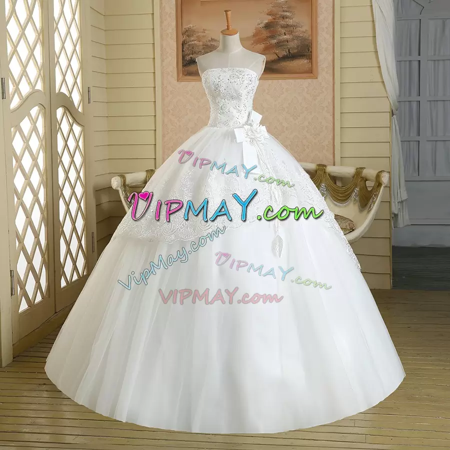 Flare Strapless Sleeveless Tulle Wedding Dress Beading and Appliques Lace Up