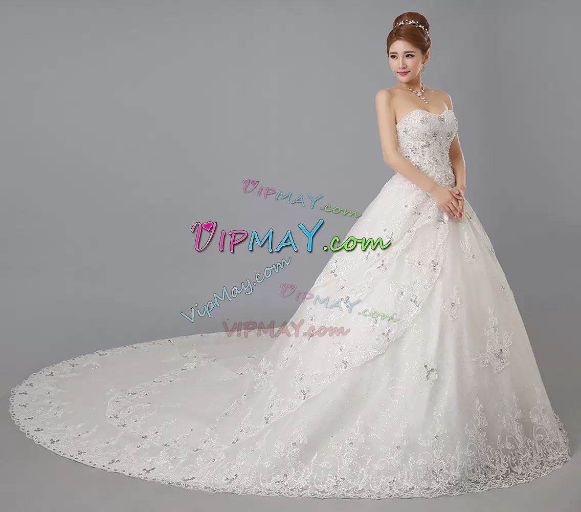 Best Selling White Ball Gowns Tulle Sweetheart Sleeveless Beading and Lace Lace Up Wedding Dresses Chapel Train