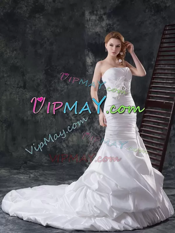 Free and Easy Sleeveless With Train Beading and Pick Ups and Hand Made Flower Lace Up Wedding Gowns with White Brush Train