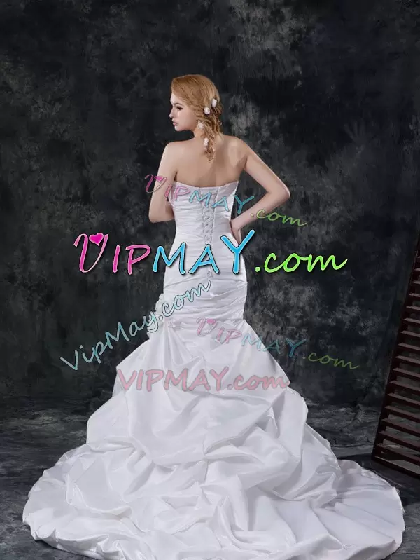 Free and Easy Sleeveless With Train Beading and Pick Ups and Hand Made Flower Lace Up Wedding Gowns with White Brush Train