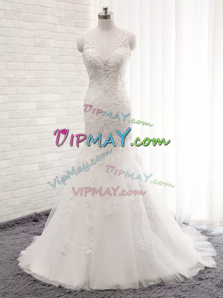 White Clasp Handle V-neck Lace Wedding Gown Tulle Sleeveless Brush Train