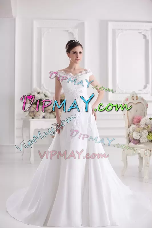 Pretty Court Train A-line Bridal Gown White Scalloped Satin Sleeveless Zipper