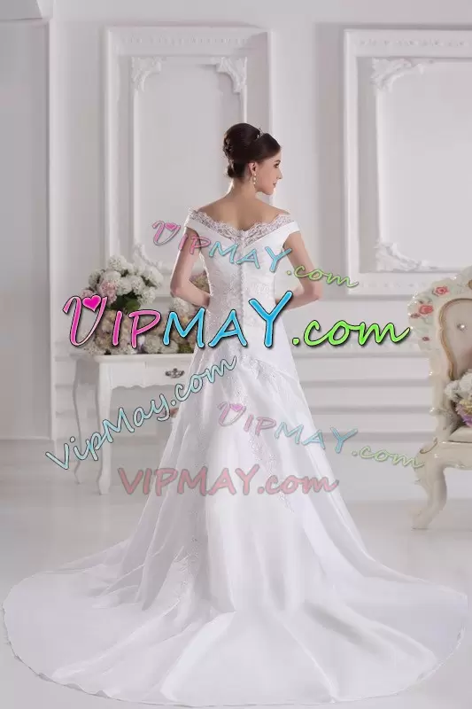 Pretty Court Train A-line Bridal Gown White Scalloped Satin Sleeveless Zipper