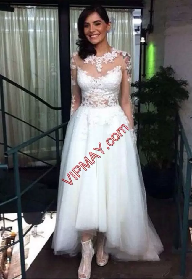 Extravagant White Sleeveless Lace and Appliques Backless Wedding Gown Scoop