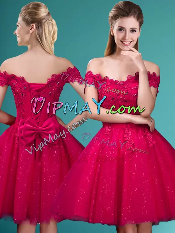 Knee Length Red Quinceanera Court Dresses Tulle Cap Sleeves Lace and Belt