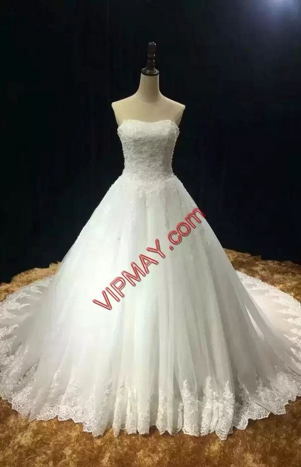 Fitting White Ball Gowns Lace and Appliques Wedding Dresses Backless Tulle Sleeveless