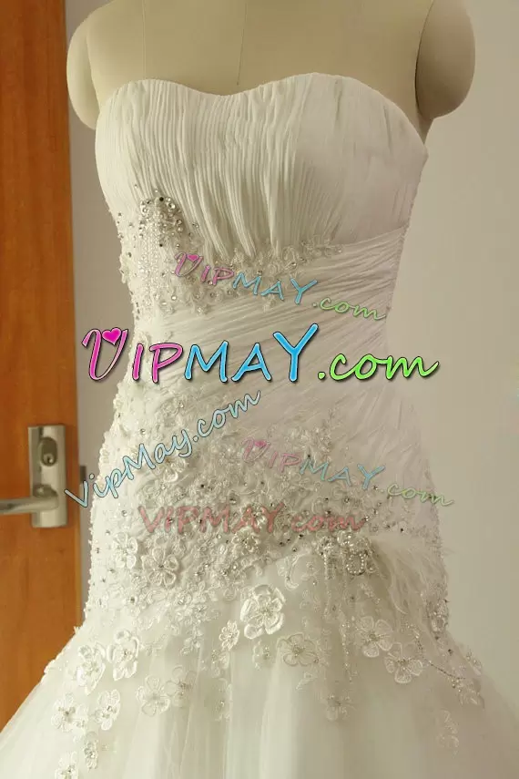 Pretty Lace Up Wedding Dresses White for Beach and Wedding Party with Lace and Appliques Brush Train