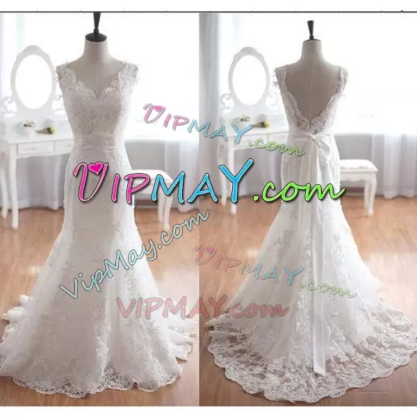 Simple Sleeveless Lace and Bowknot Backless Wedding Dresses with White Brush Train