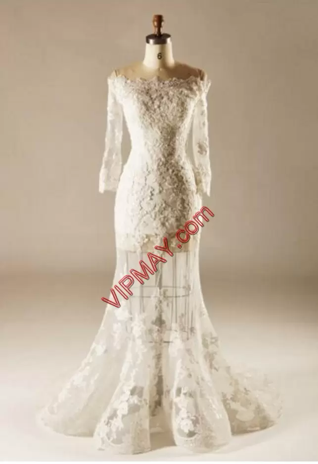 Clearance Lace Scalloped Long Sleeves Sweep Train Lace Up Appliques Bridal Gown in Champagne