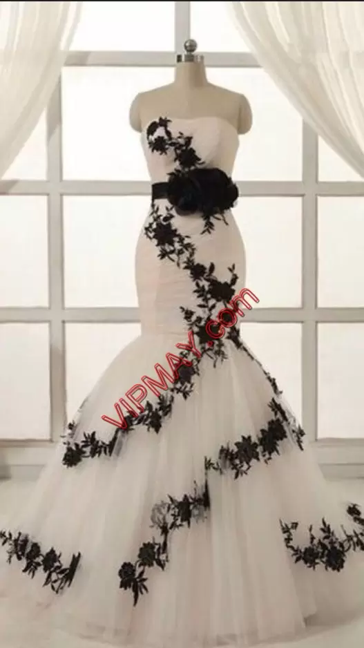 White Sleeveless Appliques Backless Red Carpet Prom Dress Strapless