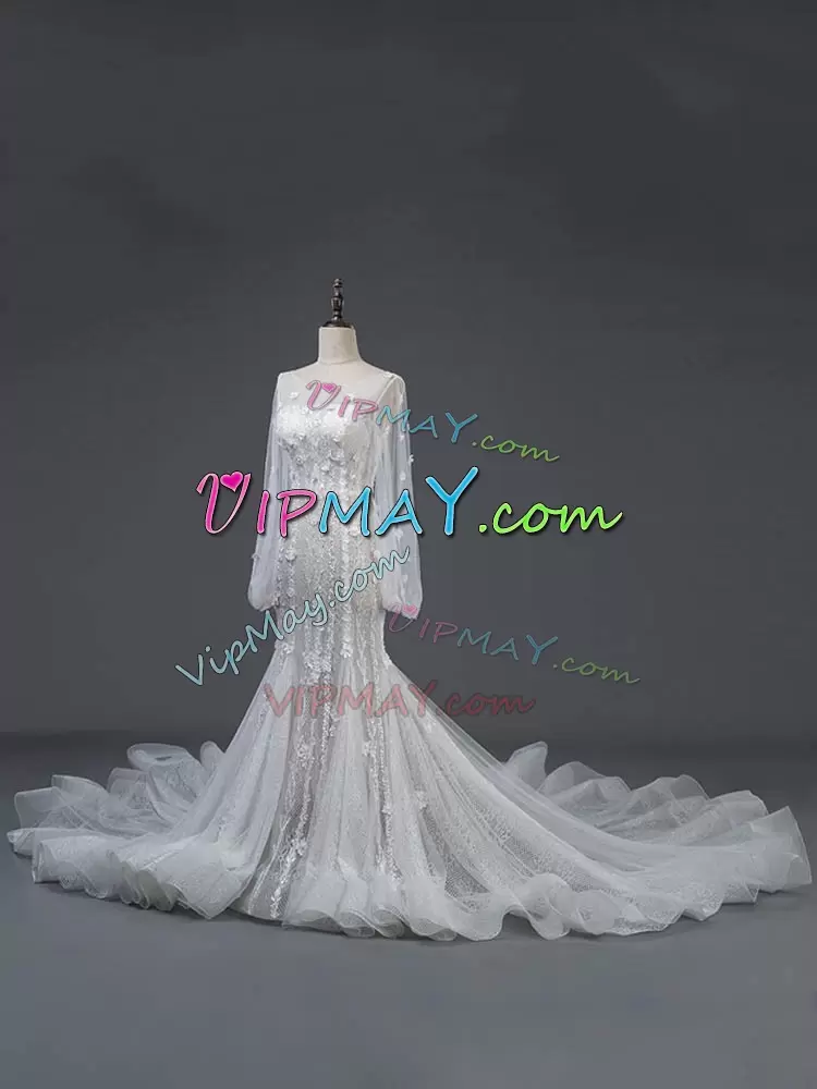 Traditional White Scoop Neckline Appliques Wedding Dresses Long Sleeves Backless