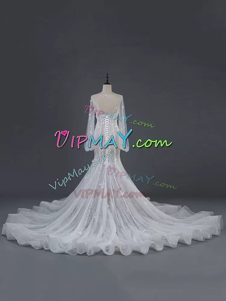 Traditional White Scoop Neckline Appliques Wedding Dresses Long Sleeves Backless