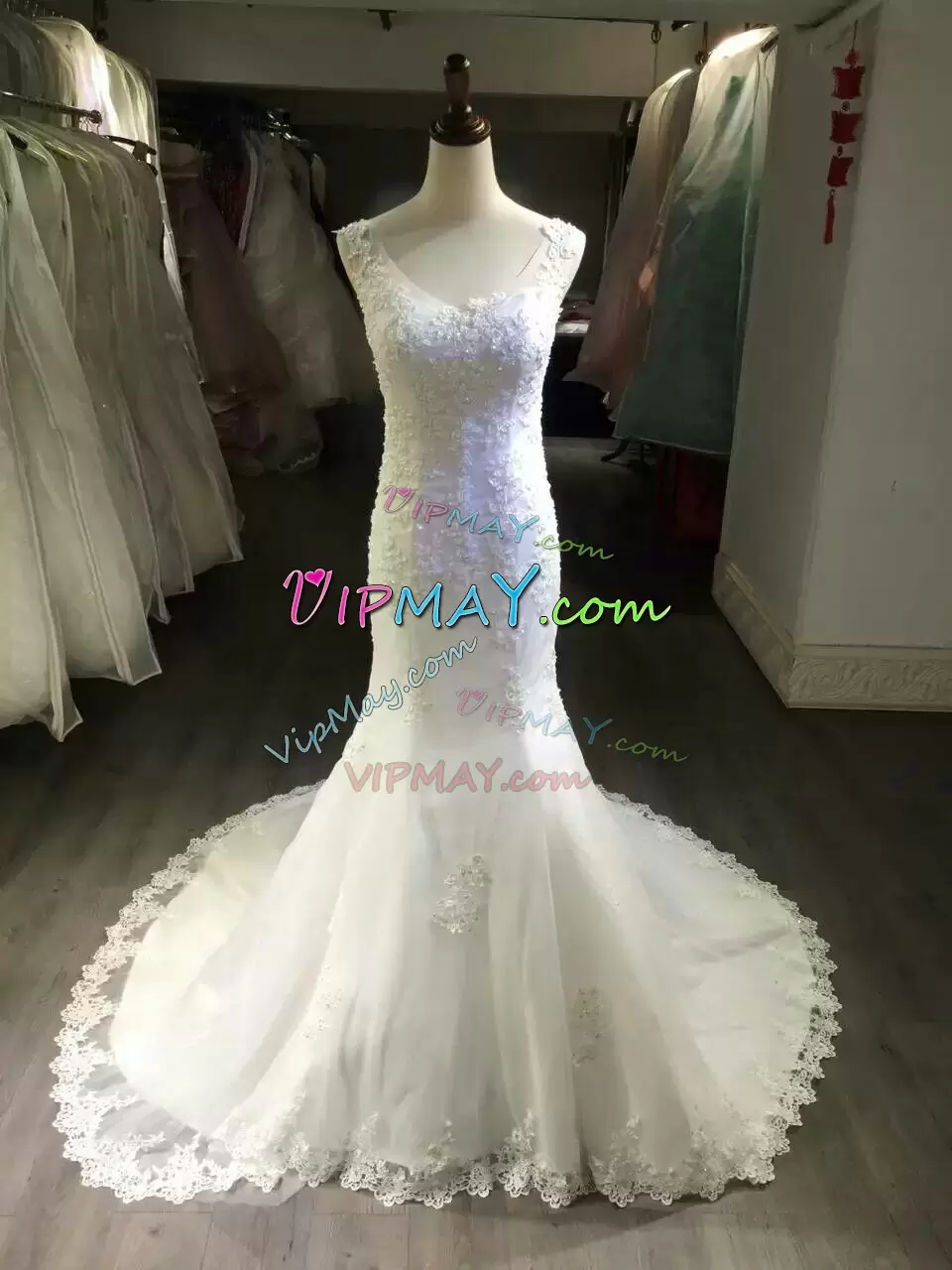 Sophisticated White Tulle Clasp Handle Bridal Gown Sleeveless Brush Train Lace