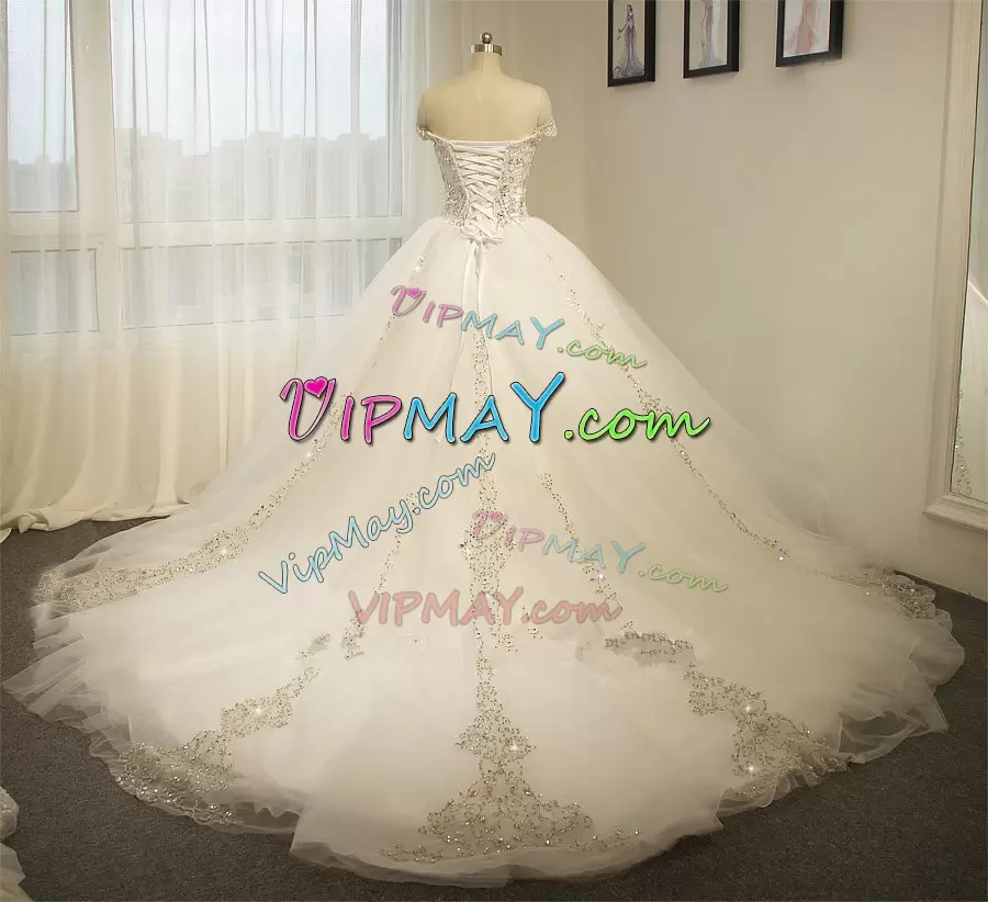 New Style White Ball Gowns Off The Shoulder Sleeveless Tulle Floor Length Court Train Lace Up Beading and Appliques Wedding Gowns