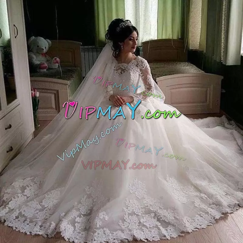 Classical White Scalloped Neckline Long Sleeves Wedding Dress with Train