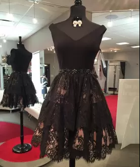 Eye-catching Black V-neck Lace Homecoming Dress Sleeveless