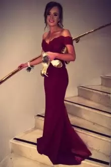 High Quality Burgundy Column Sheath Off The Shoulder Sleeveless Lace Floor Length Lace Up Prom Homecoming Dress