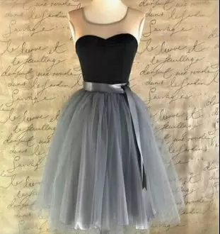 Knee Length Grey Prom Gown Scoop Sleeveless Homecoming Dress