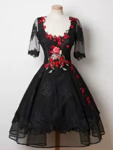Low Price Black Half Sleeves Scoop Lace Prom Dress with Red Flowers