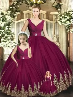Edgy V-neck Sleeveless Quince Ball Gowns Floor Length Beading and Appliques Burgundy Tulle