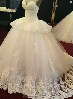 Modern White Ball Gowns Tulle Sweetheart Sleeveless Lace and Appliques Wedding Gowns Brush Train