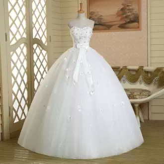 Chic Tulle Sweetheart Sleeveless Lace Up Beading and Bowknot and Hand Made Flower Wedding Dress in White