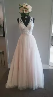 Stunning White Lace Up V-neck Lace and Appliques Wedding Gown Tulle Sleeveless