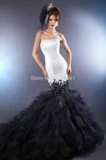 Super Sleeveless Satin and Tulle Brush Train Lace Up Wedding Dresses in White And Black with Appliques and Ruffles