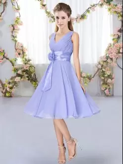 Fashionable V-neck Sleeveless Bridesmaids Dress Knee Length Hand Made Flower Lavender Chiffon