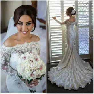 Fashionable Scalloped Long Sleeves Brush Train Clasp Handle Wedding Dress White Lace Beading and Appliques