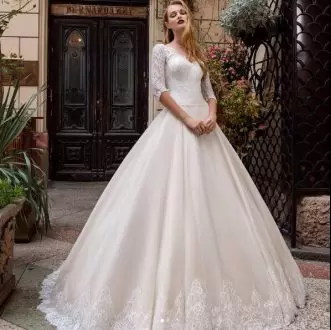 Graceful V-neck Half Sleeves Zipper Wedding Dresses White Tulle Lace and Appliques