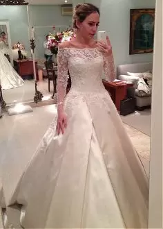 Hot Selling White Off The Shoulder Zipper Lace and Appliques Wedding Gown Sweep Train Long Sleeves