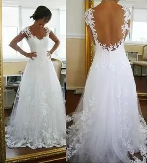 Stylish Scoop Sleeveless Tulle Wedding Gown Appliques Backless
